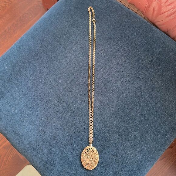 Vintage Shiny Gold Tone Filigree Locket Pendant Necklace - Picture 3 of 5